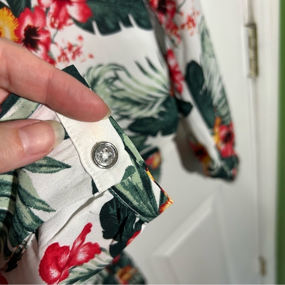 GUESS Size Medium Hawaiian Tie Front Blouse V-neck long Sleeve Button-Up Floral - Picture 4 of 10
